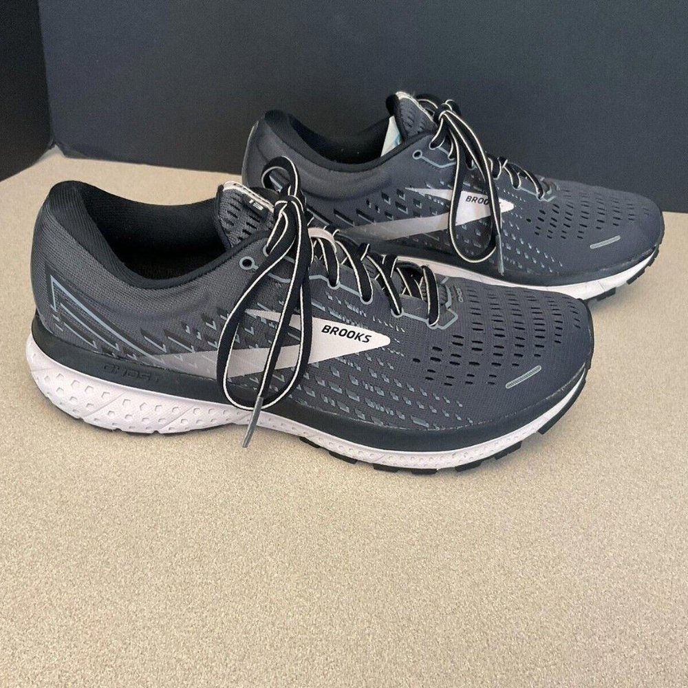 Womens Brooks Ghost 13 Grey/Pink/Black Running Shoes. Size 9B. Great Condition!